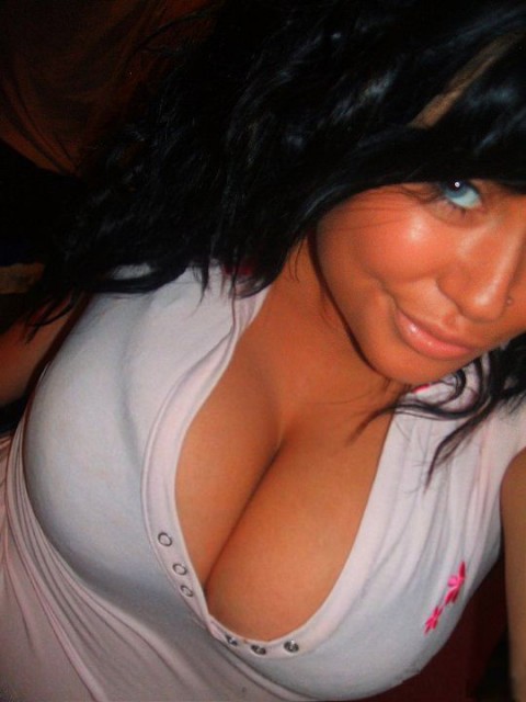 Hot Babes Cleavage